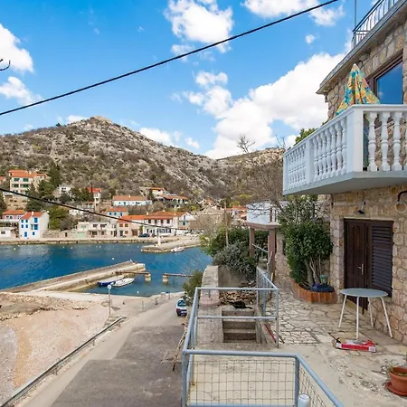 Апартаменты Cozy In Starigrad With House Sea View Стариград