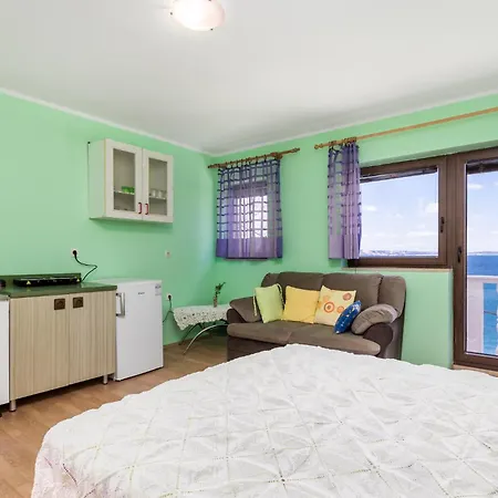 Апартаменты Cozy In Starigrad With House Sea View *