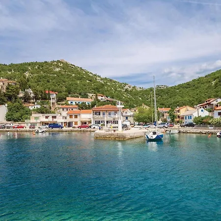 Апартаменты Cozy In Starigrad With House Sea View Стариград