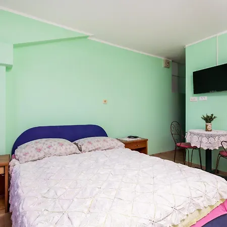 Апартаменты Cozy In Starigrad With House Sea View Стариград