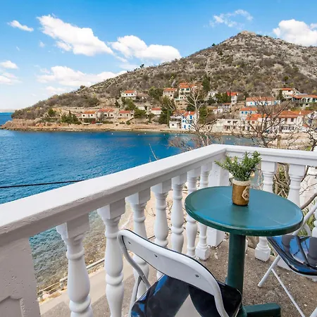 Апартаменты Cozy In Starigrad With House Sea View Стариград